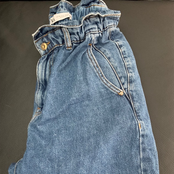 Zara | Paperbag Jeans - Picture 1 of 7